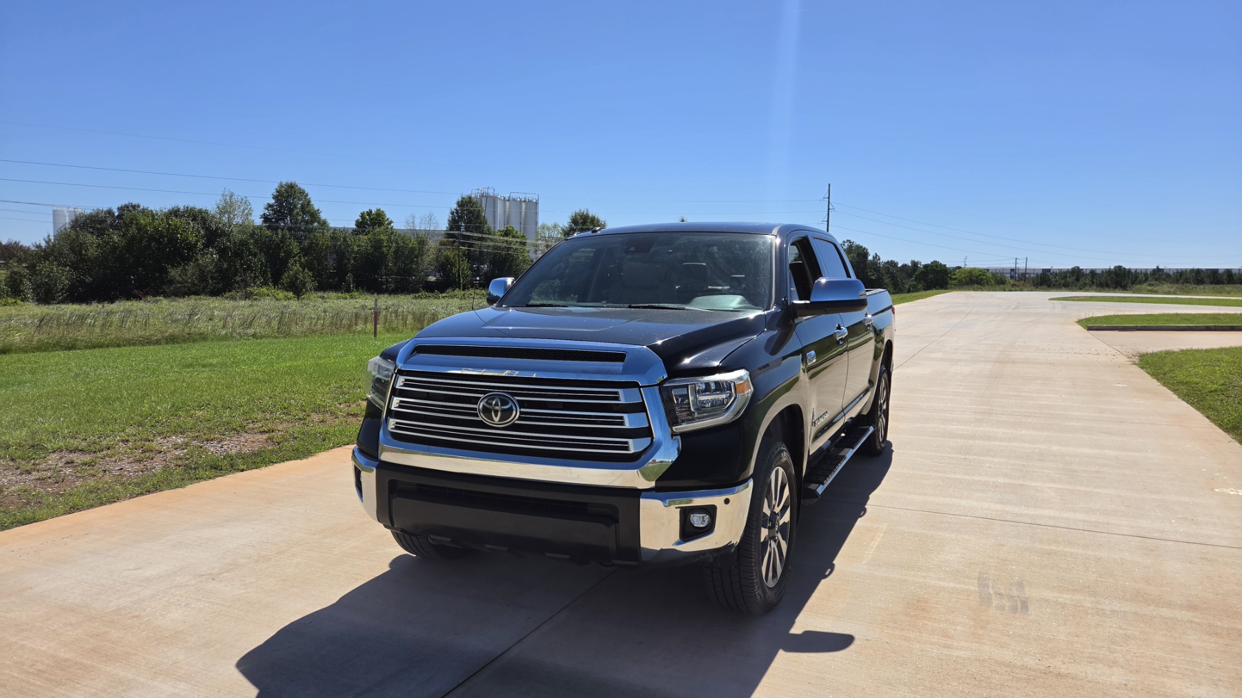 Used 2018 Toyota Tundra 4x4 CrewMax Limited image 1