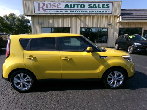 Used 2016 Kia Soul + FWD image 6