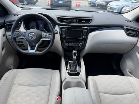 Used 2022 Nissan Rogue Sport AWD SV image 15