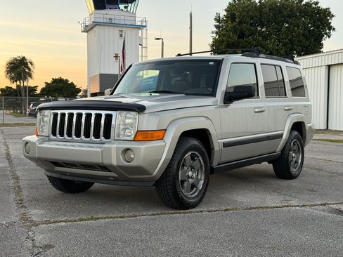 Used 2008 Jeep Commander Sport image 1