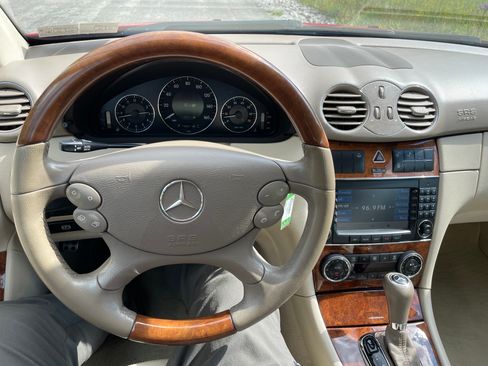 Used 2007 Mercedes-Benz CLK 550 image 9