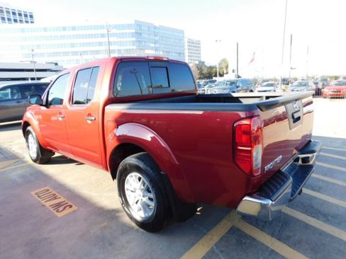 Used 2019 Nissan Frontier SV image 5