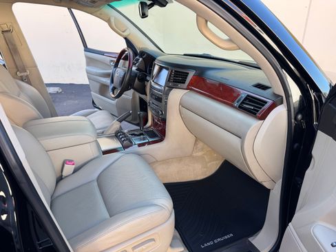Used 2010 Lexus LX 570 image 35