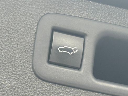 Used 2022 Toyota Highlander XLE image 16