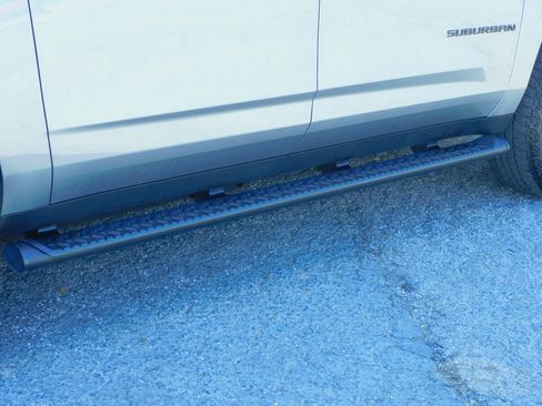 Used 2025 Chevrolet Suburban Z71 image 14