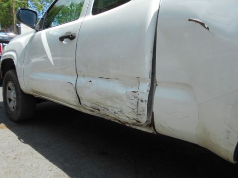 Used 2017 Toyota Tacoma image 5