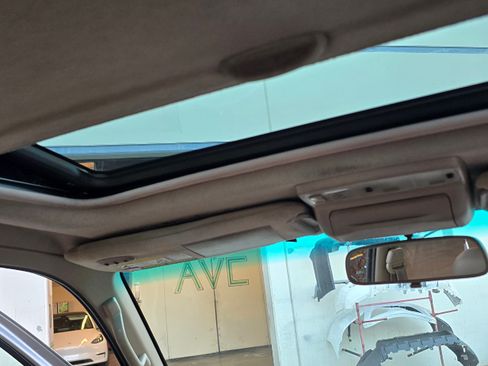 Used 2001 Toyota 4Runner Limited image 29