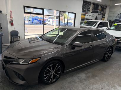 Used 2018 Toyota Camry SE Sedan