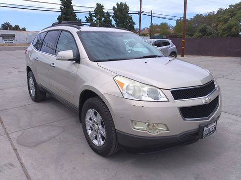 Used 2012 Chevrolet Traverse LT FWD image 1