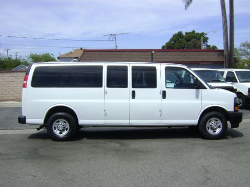 Used 2020 Chevrolet Express 3500 LS Extended Passenger RWD image 2