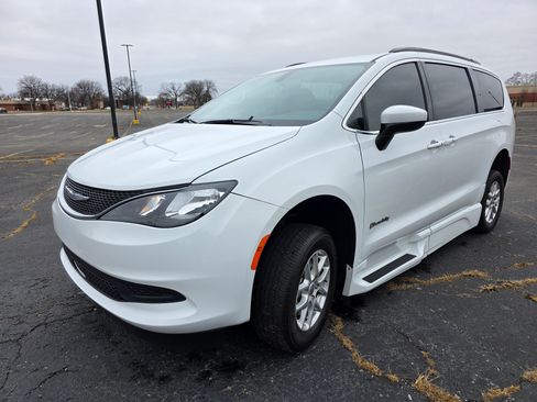 Used 2021 Chrysler Voyager LXi image 9