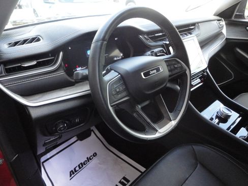 Used 2022 Jeep Grand Cherokee L 4WD Limited image 15