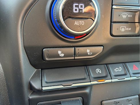 Used 2020 Chevrolet Silverado 1500 LT image 30