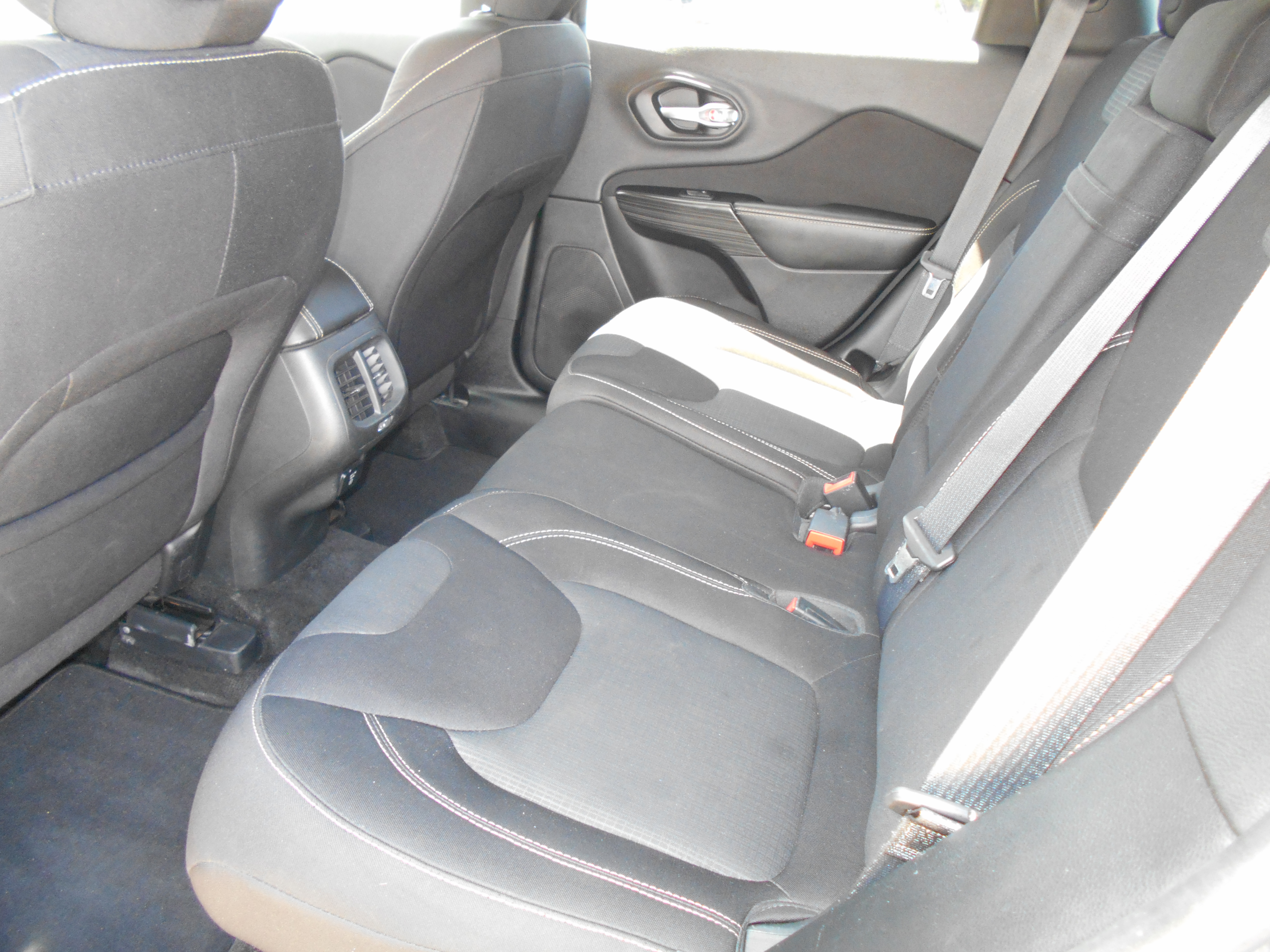 Used 2015 Jeep Cherokee FWD Latitude image 8