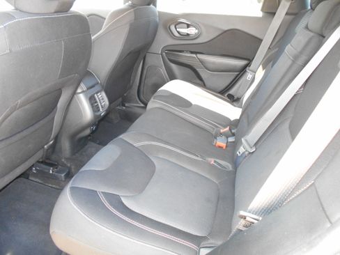 Used 2015 Jeep Cherokee FWD Latitude image 8