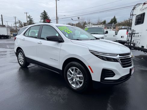 Used 2023 Chevrolet Equinox LS image 1