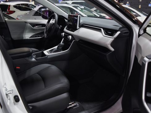 Used 2025 Toyota RAV4 XLE Premium image 21