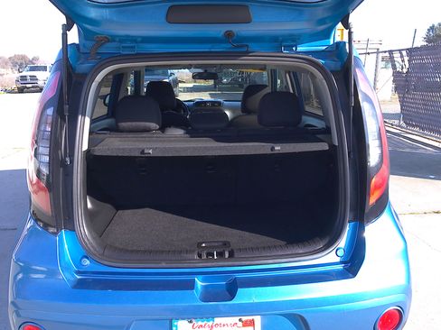 Used 2017 Kia Soul + image 13