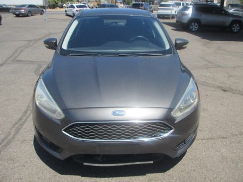 Used 2016 Ford Focus SE Hatchback FWD image 5