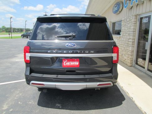 Used 2023 Ford Expedition XLT RWD image 9