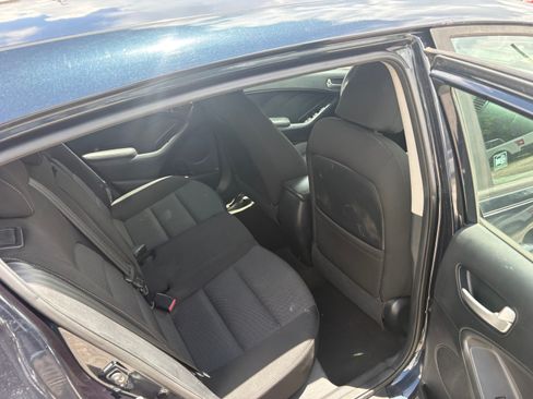 Used 2017 Kia Forte LX Hatchback FWD image 8