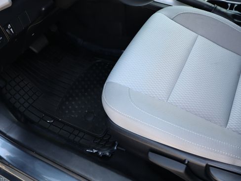 Used 2016 Toyota Corolla LE image 17