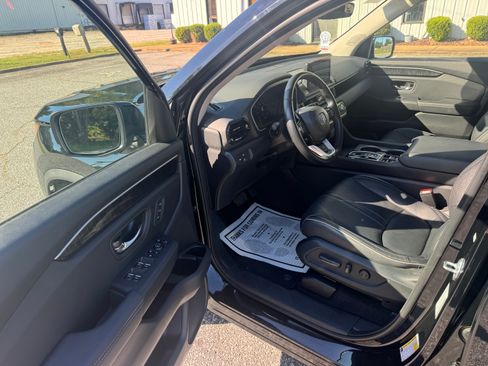 Used 2023 Honda Pilot Elite image 12