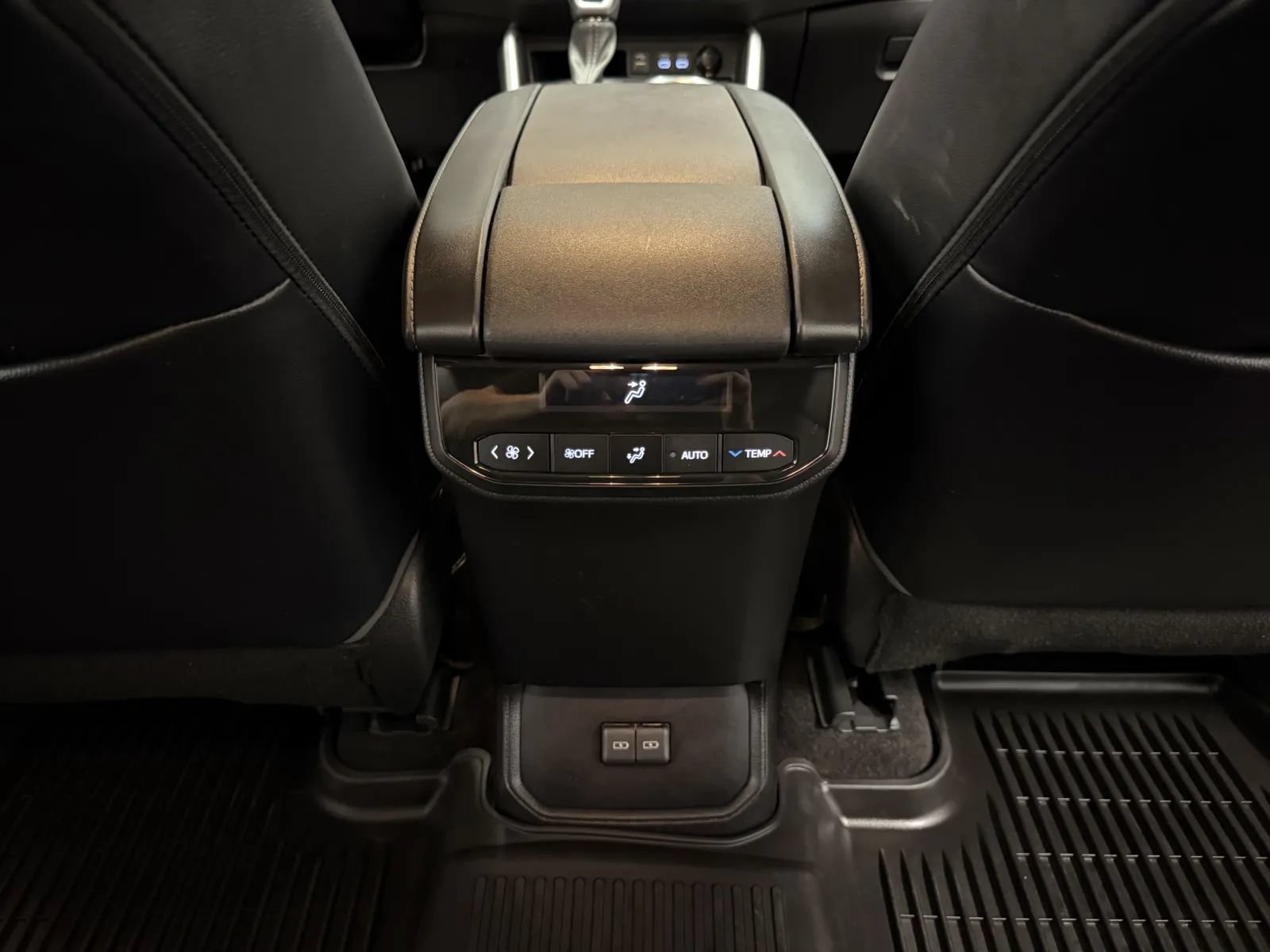 Used 2023 Toyota Highlander XLE FWD image 31