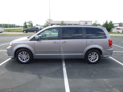 Used 2015 Dodge Grand Caravan SXT image 1