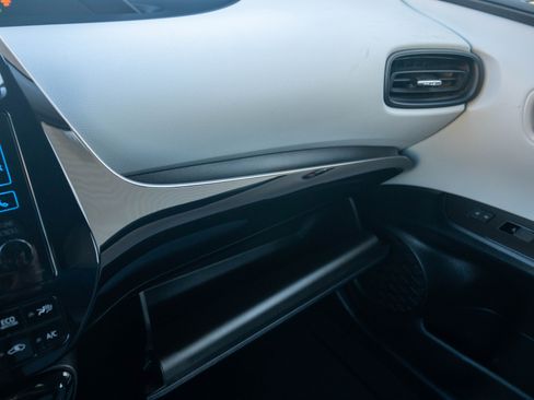 Used 2019 Toyota Prius image 34