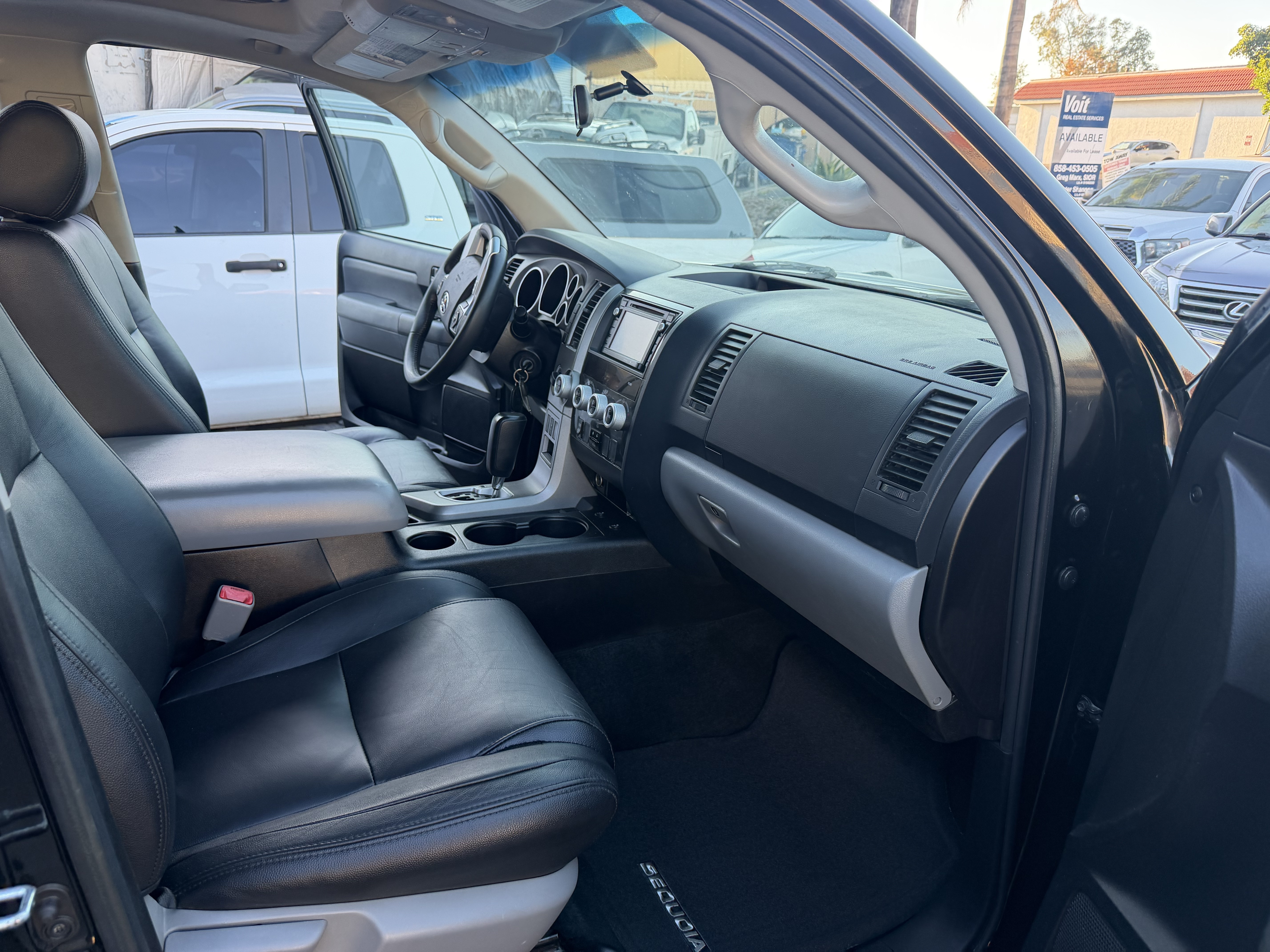 Used 2016 Toyota Sequoia SR5 AWD/4WD image 23