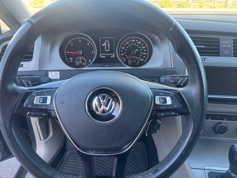 Used 2015 Volkswagen Golf TDI S image 17