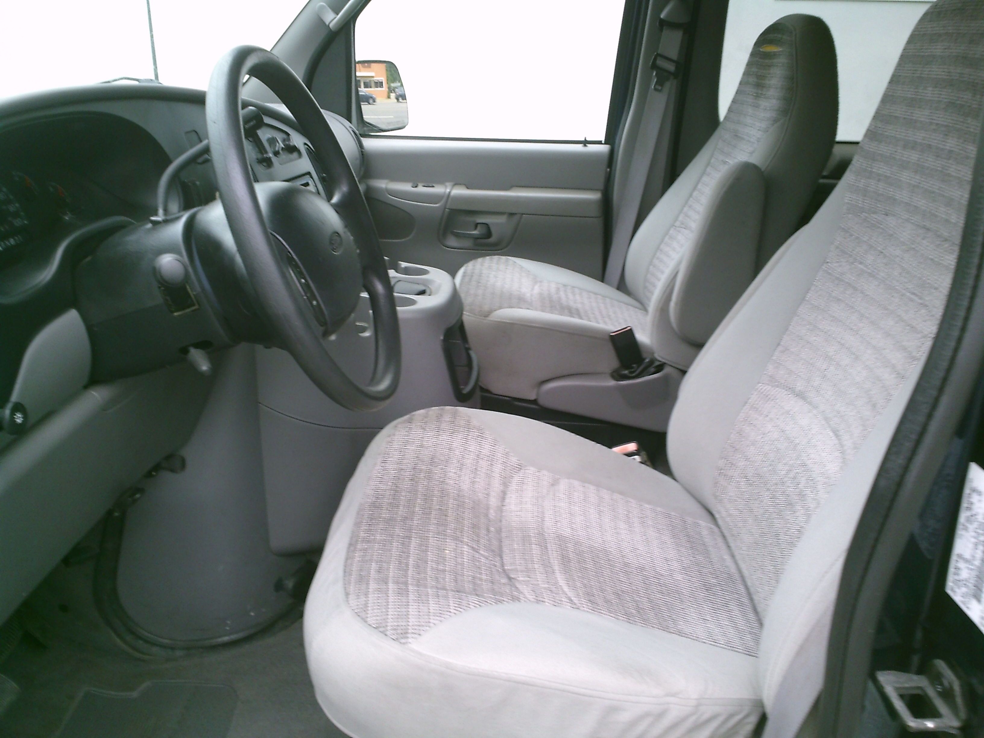 Used 2002 Ford E-350 and Econoline 350 Club Wagon Extended Super Duty RWD image 6