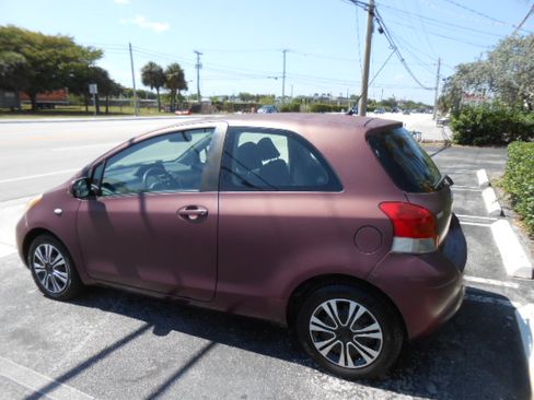 Used 2010 Toyota Yaris 2-Door Hatchback FWD image 3