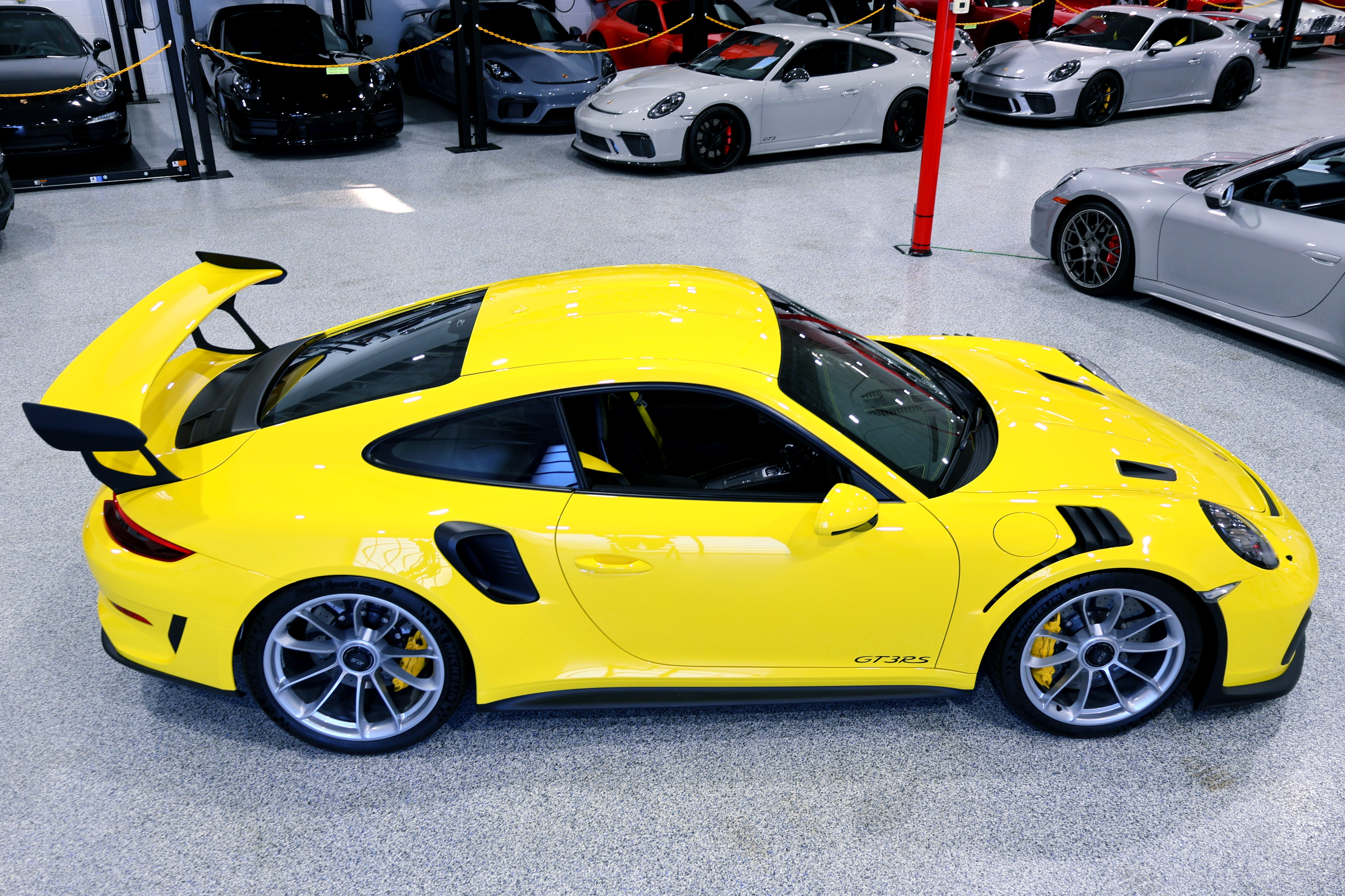 Used 2019 Porsche 911 GT3 RS RWD image 8