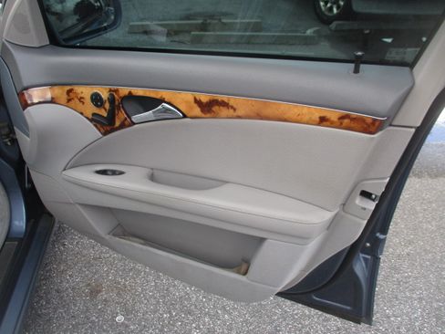 Used 2006 Mercedes-Benz E 350 Sedan image 17