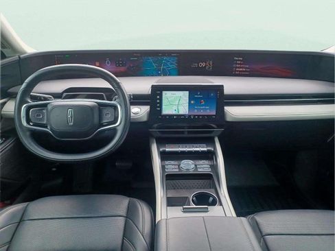 Used 2024 Lincoln Nautilus AWD Premier image 12