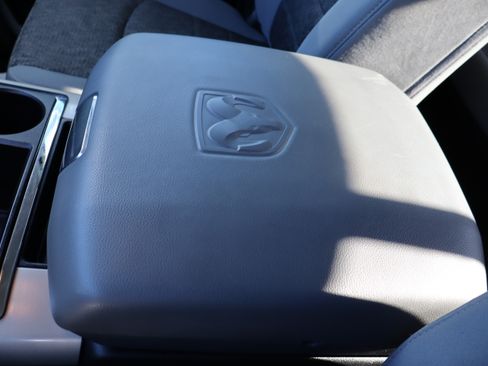 Used 2013 RAM 2500 SLT image 32