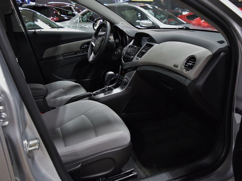 Used 2014 Chevrolet Cruze LT FWD image 21