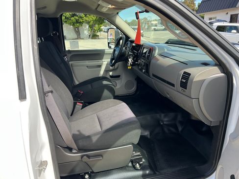 Used 2011 GMC Sierra 2500 W/T image 12