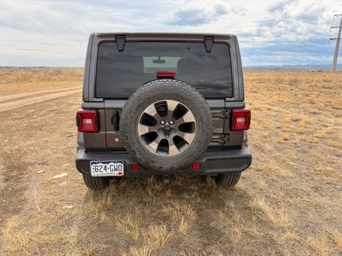 Used 2018 Jeep Wrangler 4WD Unlimited Sahara image 4