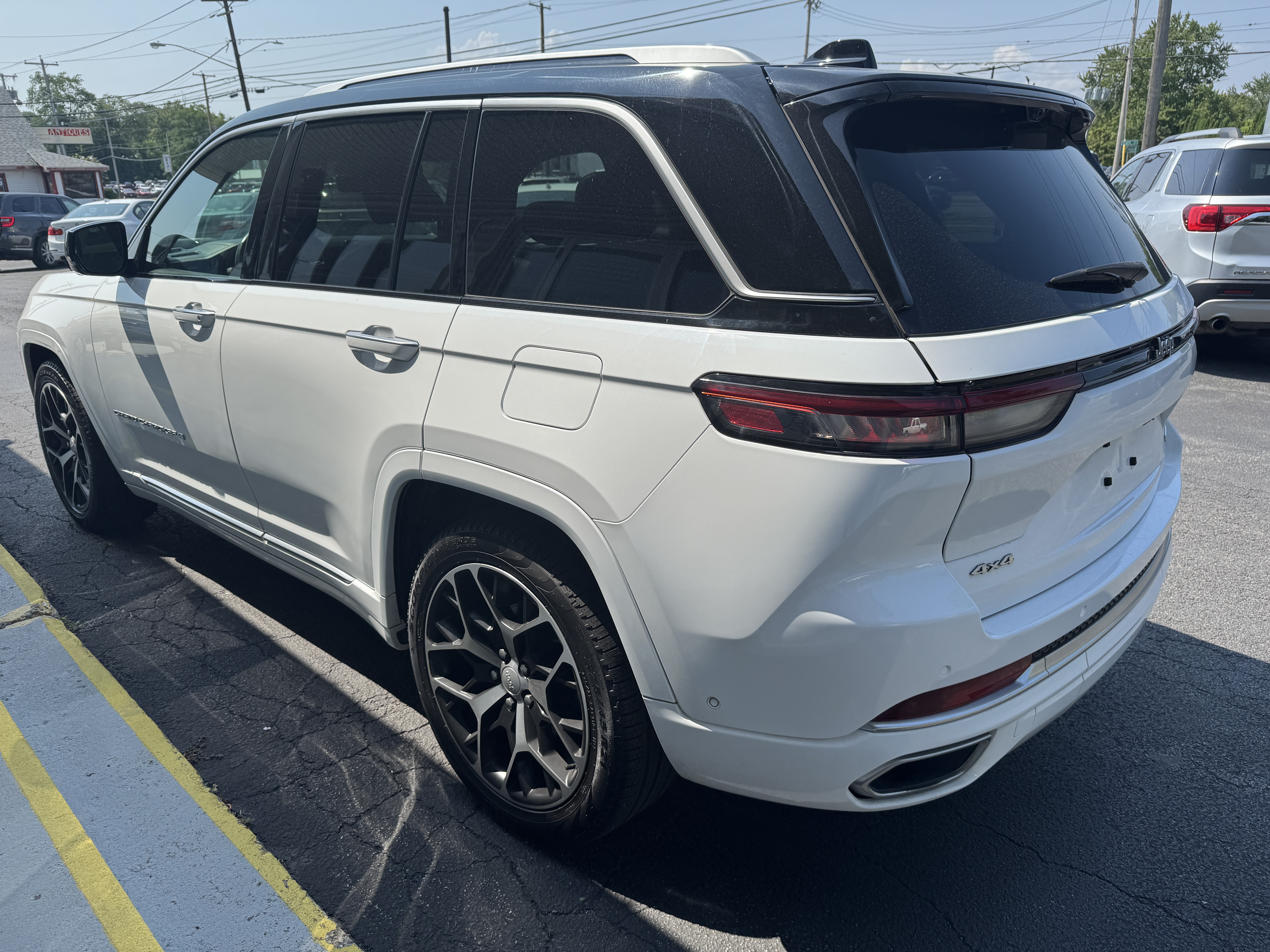 Used 2022 Jeep Grand Cherokee 4WD Summit image 4