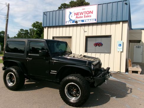 Used 2016 Jeep Wrangler 4WD Sport image 17