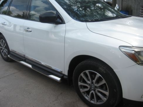 Used 2013 Nissan Pathfinder 4WD image 3