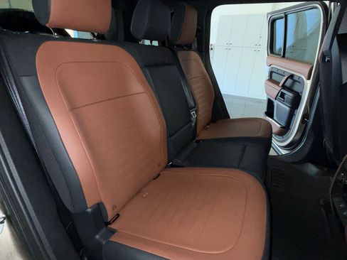 Used 2025 Land Rover Defender 110 OCTA image 30