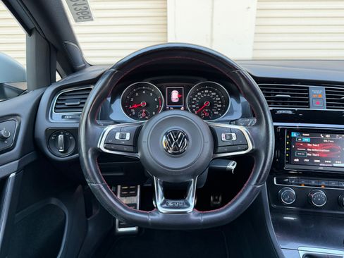 Used 2016 Volkswagen GTI image 19