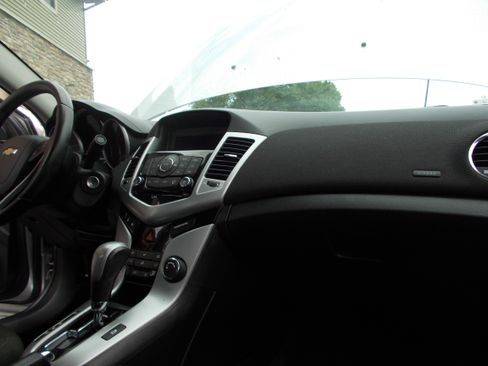 Used 2012 Chevrolet Cruze LT FWD image 23