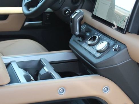 New 2025 Land Rover Defender 110 V8 image 23