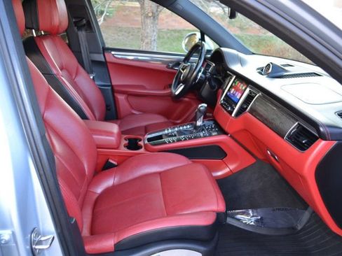 Used 2017 Porsche Macan image 28