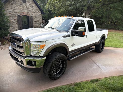Used 2016 Ford F250 4x4 Crew Cab Lariat Super Duty image 1
